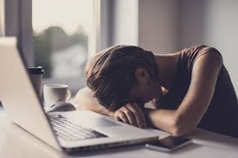 Síndrome de Burnout no ambiente de trabalho, consulte uma advogada trabalhista especializada